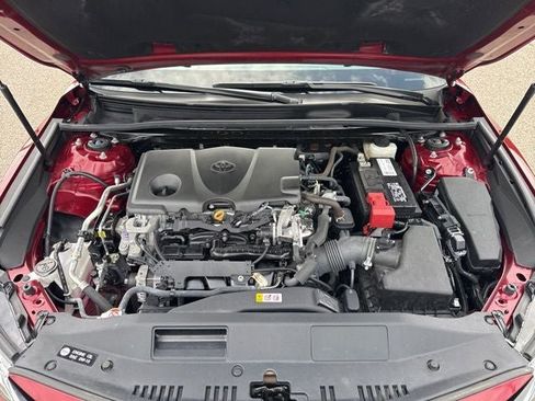 Used 2018 Toyota Camry XLE FWD image 2