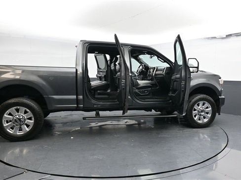 Used 2020 Ford F350 Platinum w/ FX4 Off-Road Package image 39