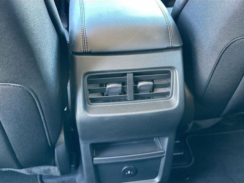 Certified 2024 Ford Edge SE image 22