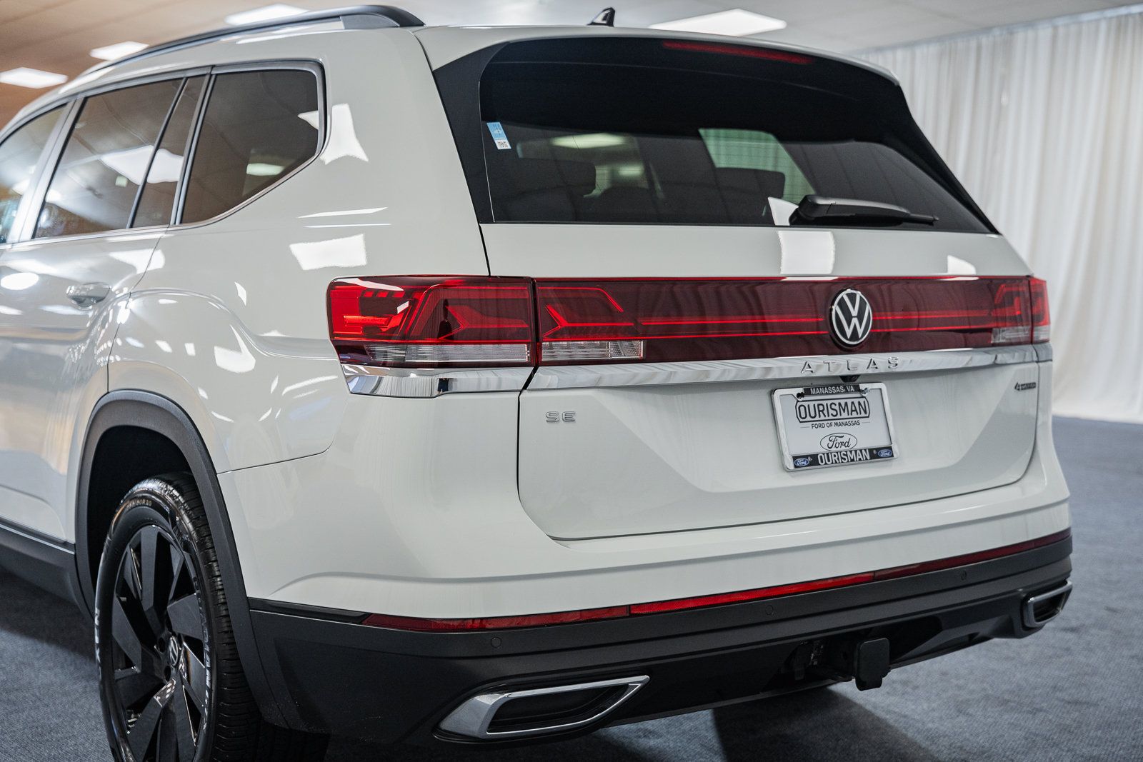 Used 2024 Volkswagen Atlas SE w/ Black Wheel Package AWD/4WD image 6