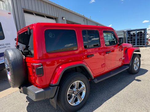 Used 2018 Jeep Wrangler Unlimited Sahara w/ Safety Group AWD/4WD image 4