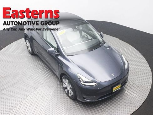 Used 2022 Tesla Model Y Long Range AWD/4WD image 3