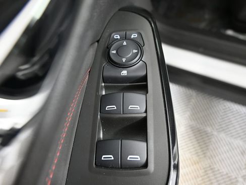 Used 2024 Chevrolet Trax RS FWD image 19