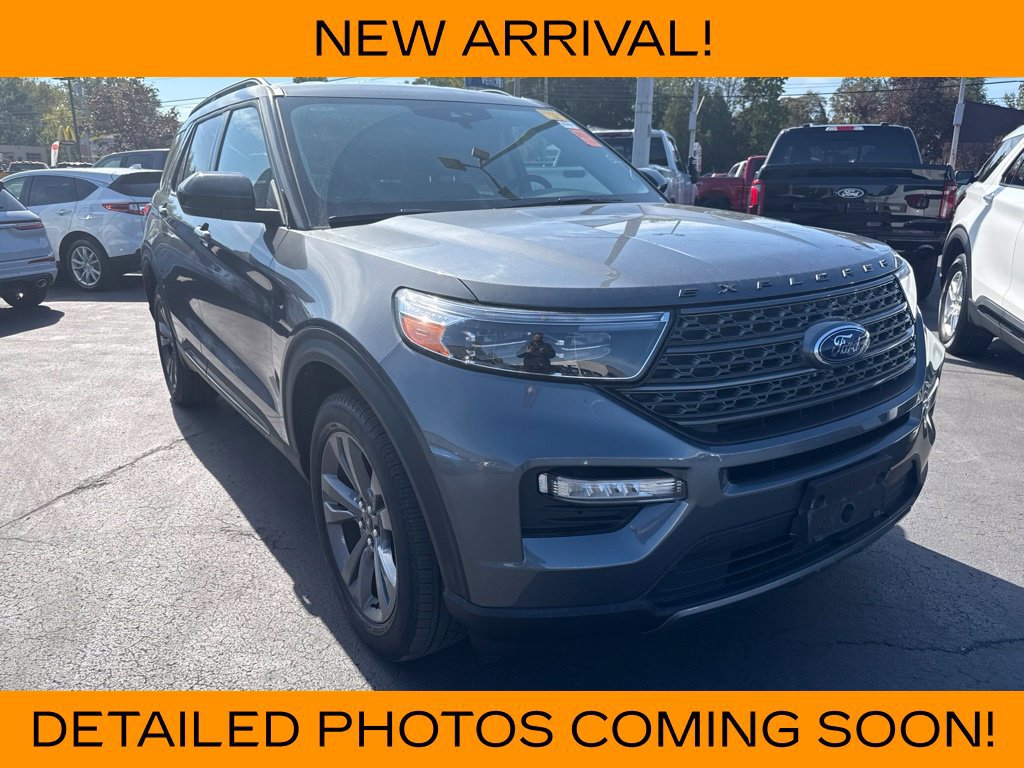 Used 2023 Ford Explorer XLT w/ Equipment Group 202A AWD/4WD image 2