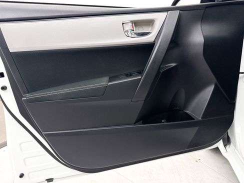 Used 2017 Toyota Corolla LE w/ Carpet Mat Package (TMS) FWD image 22