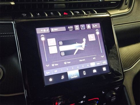 Used 2023 Jeep Grand Cherokee Altitude image 22