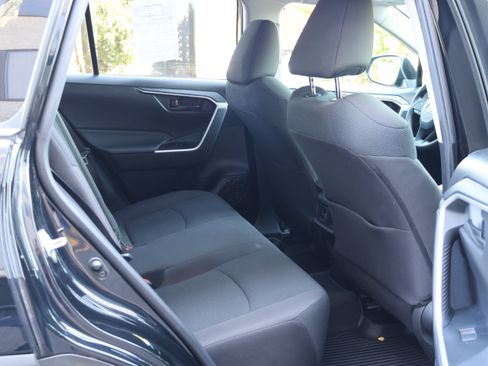 Used 2022 Toyota RAV4 LE AWD/4WD image 17