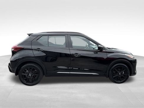 Used 2023 Nissan Kicks SR w/ Interior Electronics Package FWD image 8