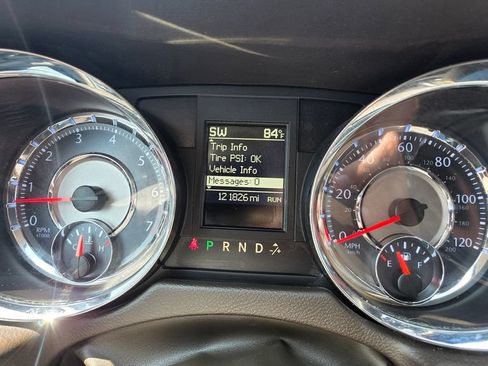 Used 2016 Chrysler Town & Country Touring-L FWD image 12
