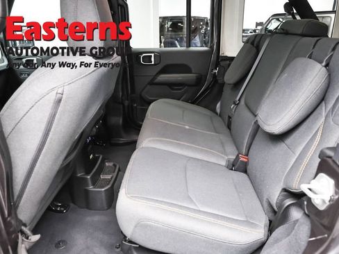 Used 2025 Jeep Wrangler Unlimited Sahara AWD/4WD image 21