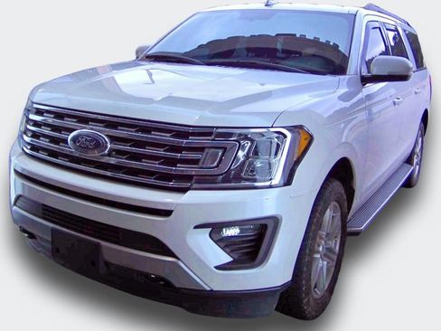 Used 2019 Ford Expedition Max XLT w/ Equipment Group 202A AWD/4WD image 13