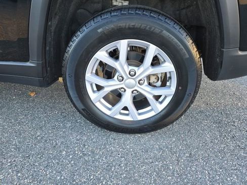 Used 2022 Jeep Grand Cherokee Limited image 12