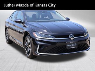 Used 2025 Volkswagen Jetta SE FWD video 1