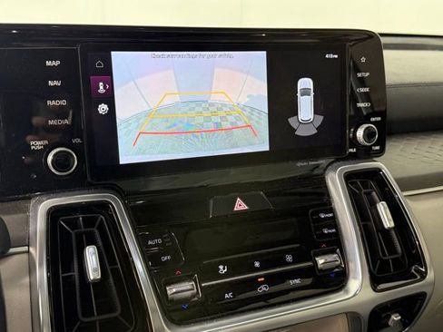 Used 2023 Kia Sorento SX image 18