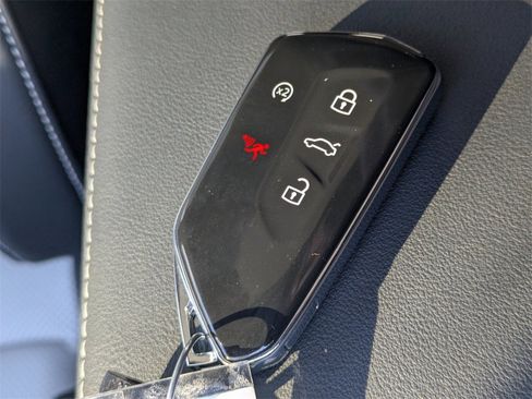 Certified 2025 Volkswagen Tiguan SE image 40