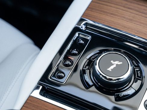 Used 2022 Rolls-Royce Cullinan image 32