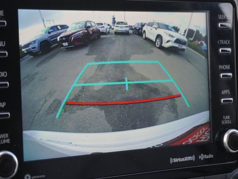 Used 2022 Toyota Highlander XLE image 28