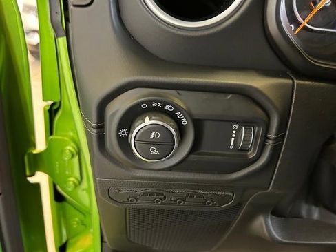 New 2025 Jeep Gladiator Sport w/ Premium Package image 19