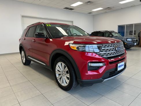 Used 2023 Ford Explorer Limited w/ Equipment Group 301A image 4