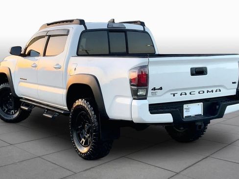 Used 2018 Toyota Tacoma SR w/ SR Convenience Package AWD/4WD image 11