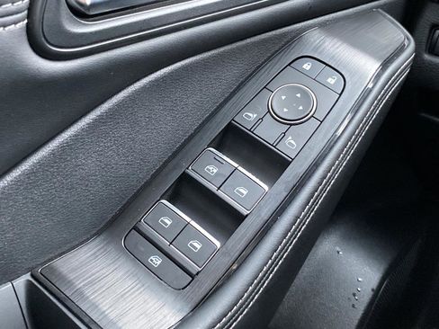 Used 2025 Nissan Rogue SL w/ SL Premium Package image 29