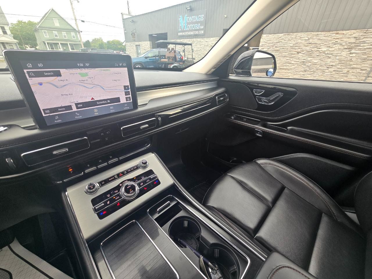Used 2024 Lincoln Aviator AWD w/ Premium Package image 12
