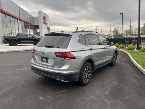 Used 2021 Volkswagen Tiguan SE AWD/4WD image 2