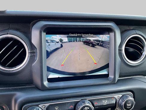 Used 2021 Jeep Wrangler Unlimited Sahara AWD/4WD image 25