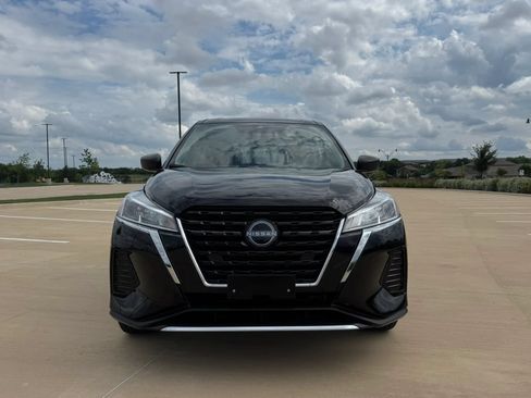 Used 2025 Nissan Kicks Play S FWD image 2