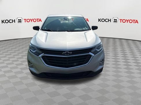 Used 2020 Chevrolet Equinox LS w/ LS Convenience Package AWD/4WD image 2