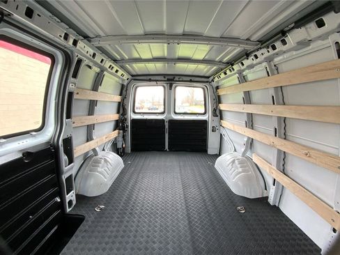 Used 2024 GMC Savana 2500 w/ Driver Convenience Package image 14