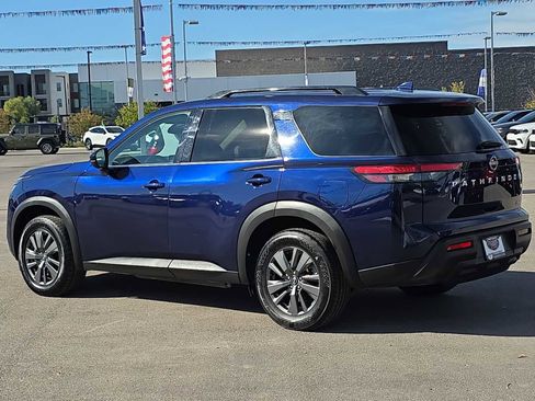 Used 2023 Nissan Pathfinder SV image 7