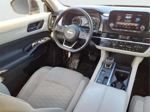 Certified 2024 Nissan Pathfinder SV FWD image 10