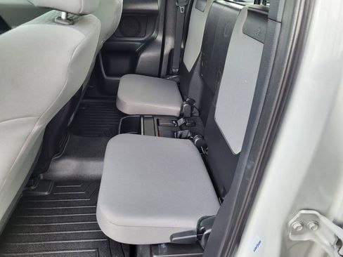 Used 2016 Toyota Tacoma SR5 w/ SR5 Appearance Package (DN) image 16