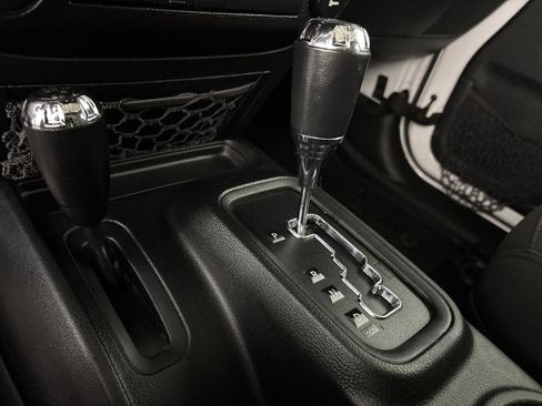 Used 2018 Jeep Wrangler Unlimited Sport S AWD/4WD image 18