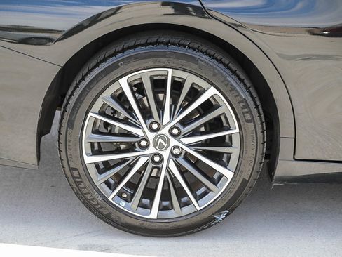 Used 2023 Lexus ES 350 w/ Premium Package FWD image 11
