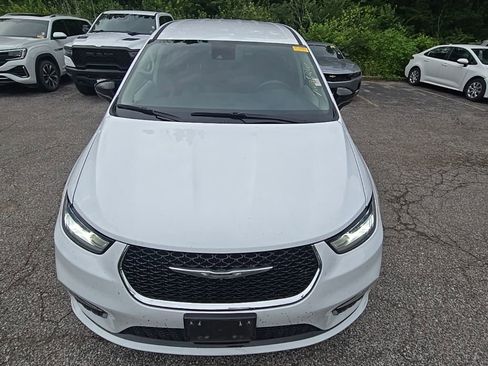 Used 2024 Chrysler Pacifica Touring-L FWD image 13