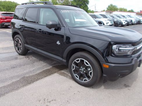 Used 2025 Ford Bronco Sport Outer Banks w/ Outer Banks Tech Package+ AWD/4WD image 2