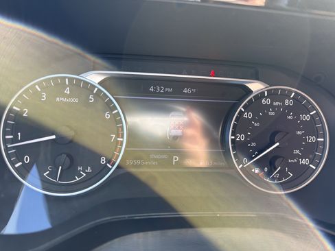 Used 2022 Nissan Pathfinder SV image 21