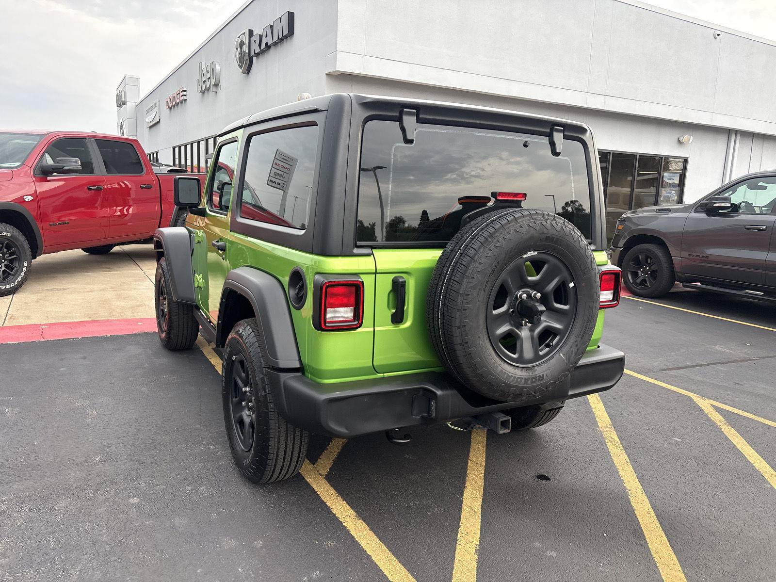 Used 2025 Jeep Wrangler Sport AWD/4WD image 7