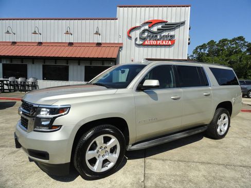 Used 2016 Chevrolet Suburban LS RWD image 1