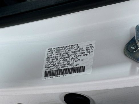 Used 2025 Honda Pilot EX-L image 17