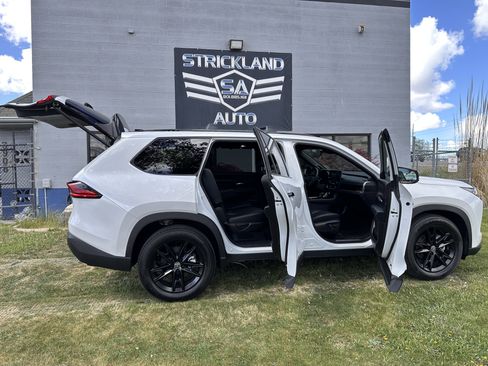 Used 2025 Toyota Grand Highlander AWD Hybrid image 27