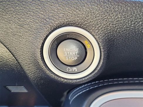 Used 2022 Dodge Challenger SXT image 16