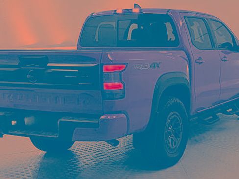 Used 2025 Nissan Frontier PRO-4X image 3