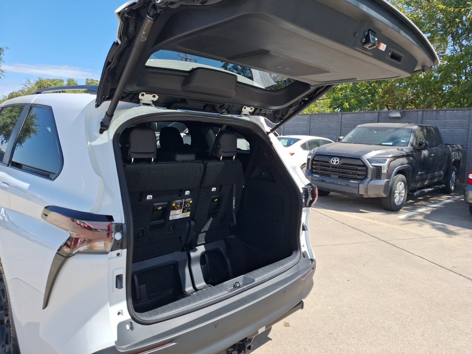 Used 2026 Toyota Sienna XLE Woodland Edition AWD/4WD image 36