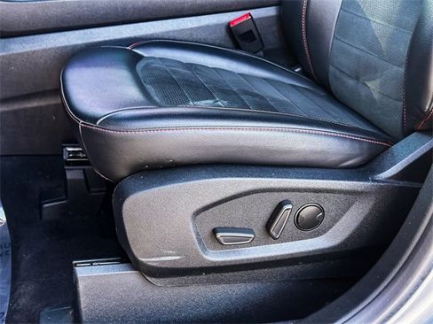 Used 2022 Ford Edge ST-Line image 12