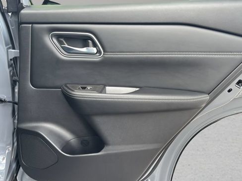 Used 2025 Nissan Rogue Platinum FWD image 14