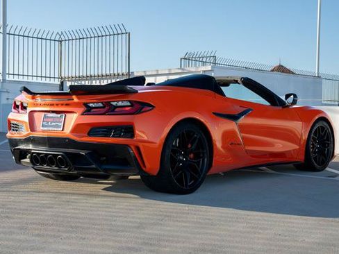 Used 2025 Chevrolet Corvette Z06 w/ Stealth Interior Trim Package RWD image 16