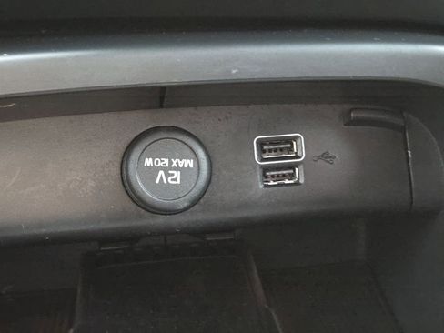 Used 2021 Volvo XC40 T5 R-Design w/ Advanced Package AWD/4WD image 22